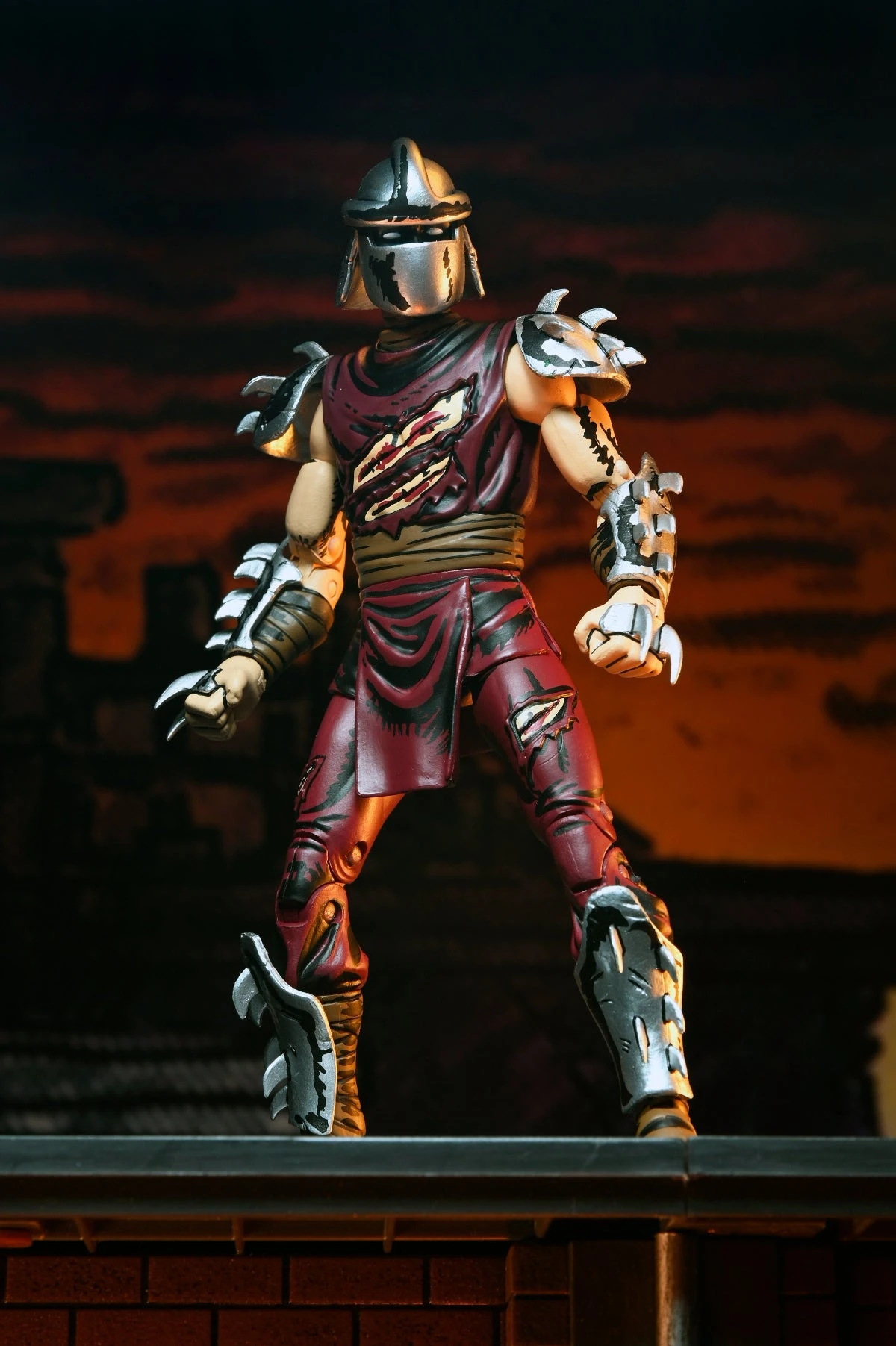 Battle Damaged Shredder - 7" Scale Action Figure - Teenage Mutant Ninja Turtles (Mirage Comics) - NECA Collectibles 4 Battle Damaged Shredder - 7" Scale Action Figure - Teenage Mutant Ninja Turtles (Mirage Comics) - NECA Collectibles - Image 2