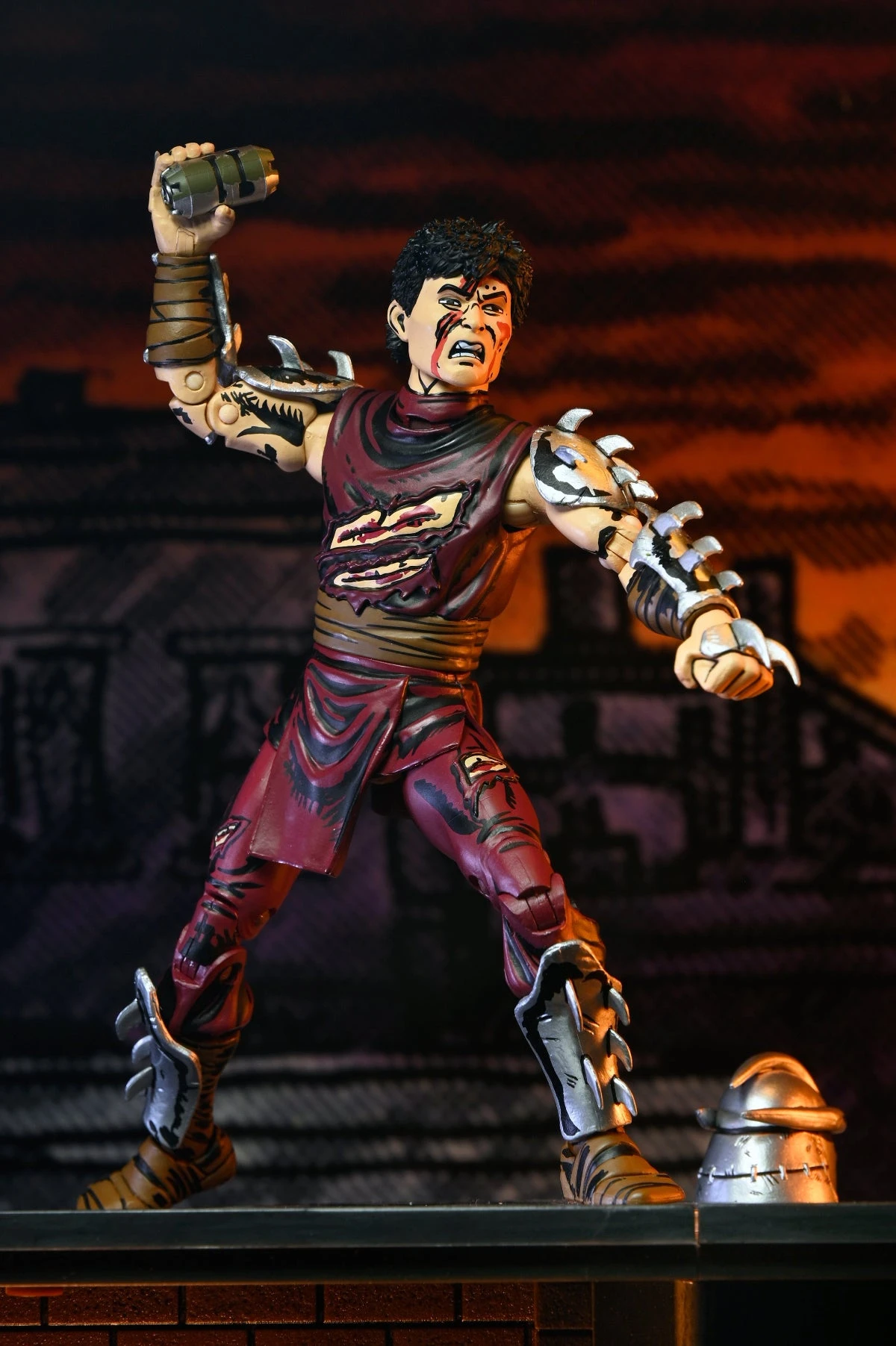 Battle Damaged Shredder - 7" Scale Action Figure - Teenage Mutant Ninja Turtles (Mirage Comics) - NECA Collectibles 5 Battle Damaged Shredder - 7" Scale Action Figure - Teenage Mutant Ninja Turtles (Mirage Comics) - NECA Collectibles - Image 3