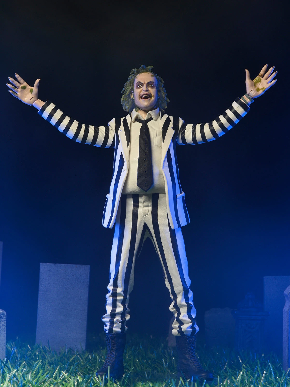 Beetlejuice 1988 Black And White Striped Suit - 7" Scale Action Figure - Beetlejuice - NECA Collectibles 5 Beetlejuice 1988 Black And White Striped Suit - 7" Scale Action Figure - Beetlejuice - NECA Collectibles - Image 3