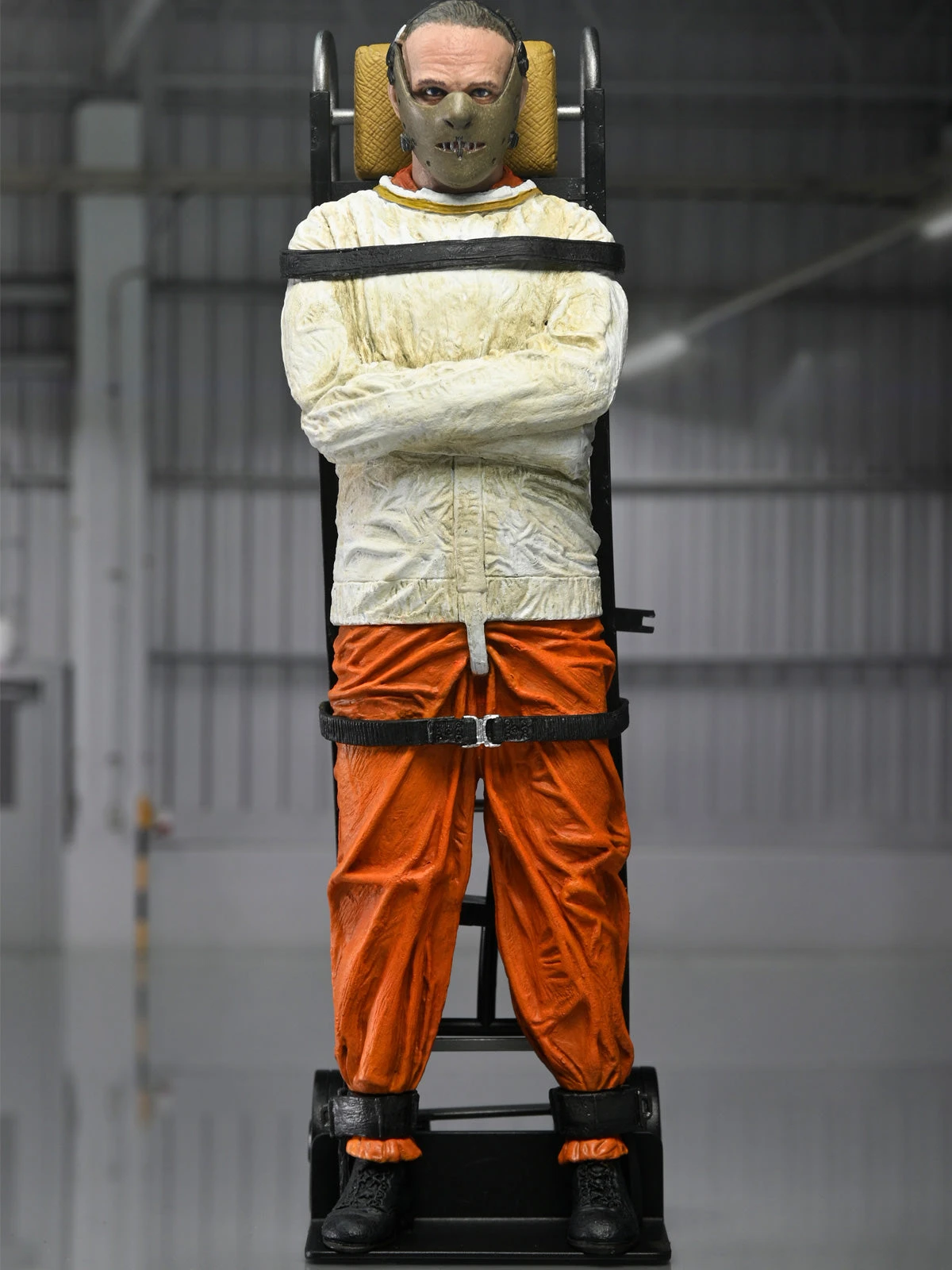 Dr Hannibal Lector Masked - 7" Scale Action Figure - Silence Of The Lambs - NECA Collectibles 13 Dr Hannibal Lector Masked - 7" Scale Action Figure - Silence Of The Lambs - NECA Collectibles - Image 11