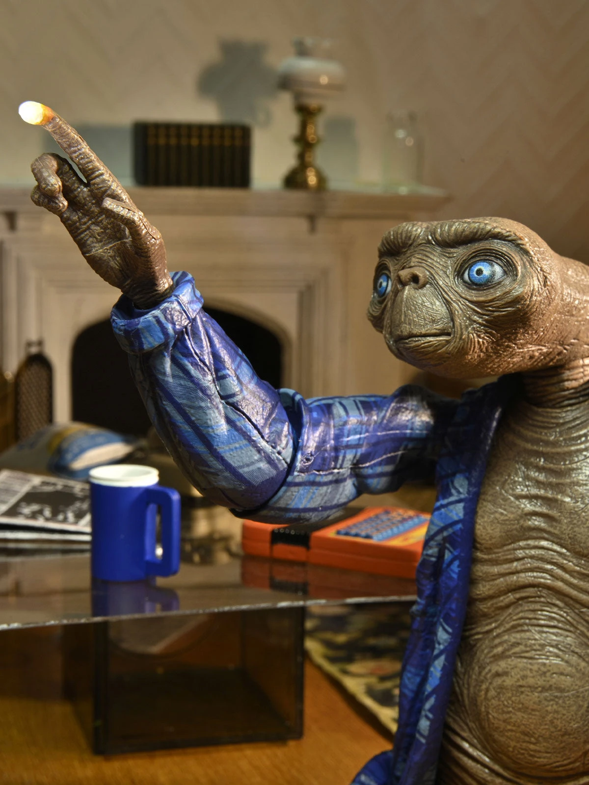 E.T. Ultimate Telepathic 40th Anniversary - 7" Scale Action Figurine - E.T. The Extra-Terrestrial - NECA Collectibles 4 E.T. Ultimate Telepathic 40th Anniversary - 7" Scale Action Figurine - E.T. The Extra-Terrestrial - NECA Collectibles - Image 2