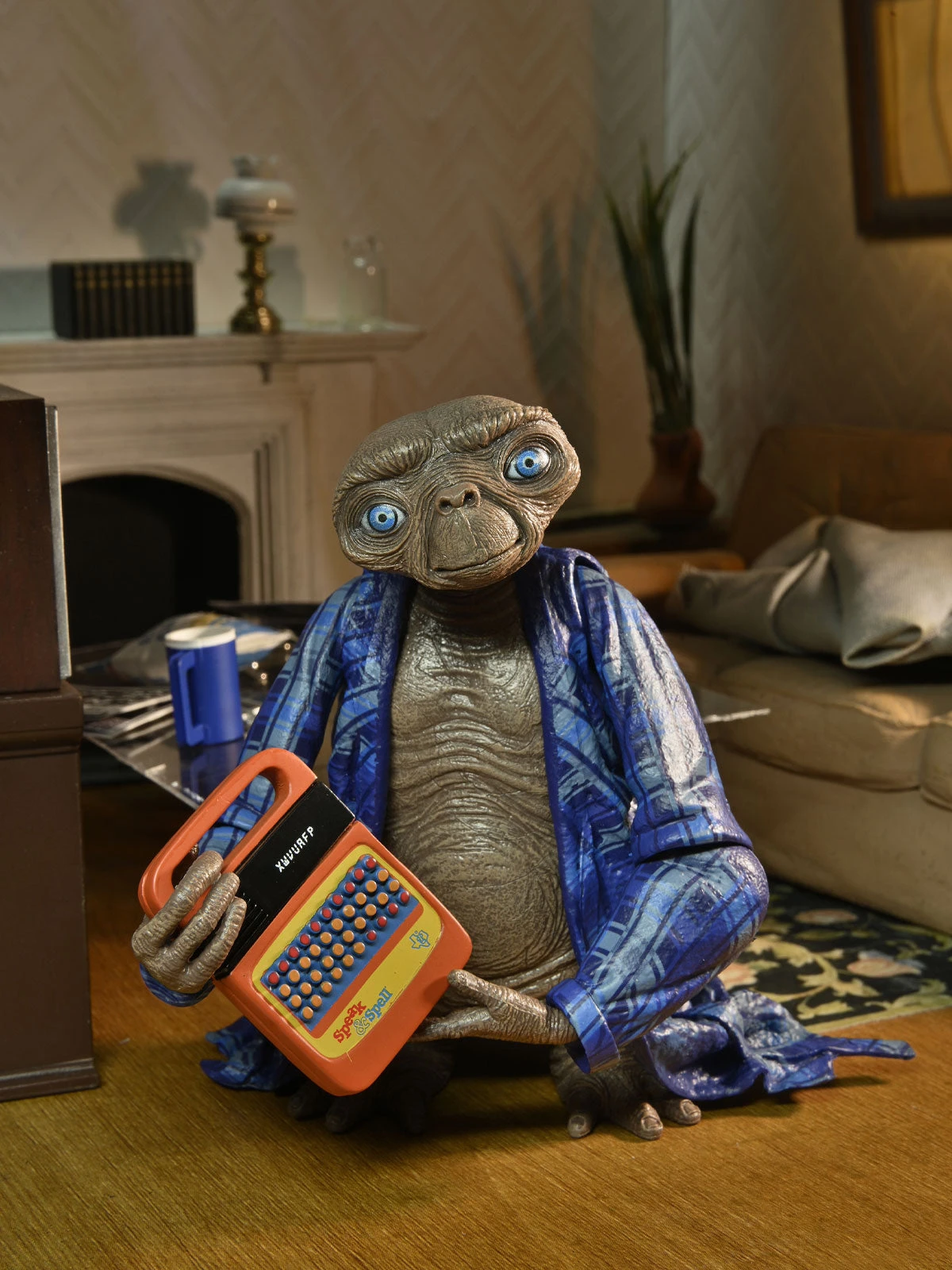 E.T. Ultimate Telepathic 40th Anniversary - 7" Scale Action Figurine - E.T. The Extra-Terrestrial - NECA Collectibles 5 E.T. Ultimate Telepathic 40th Anniversary - 7" Scale Action Figurine - E.T. The Extra-Terrestrial - NECA Collectibles - Image 3