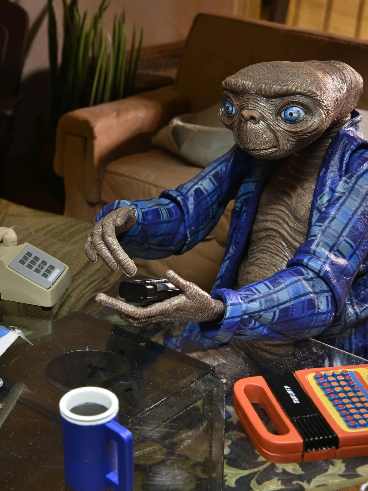 E.T. Ultimate Telepathic 40th Anniversary - 7" Scale Action Figurine - E.T. The Extra-Terrestrial - NECA Collectibles 7 E.T. Ultimate Telepathic 40th Anniversary - 7" Scale Action Figurine - E.T. The Extra-Terrestrial - NECA Collectibles - Image 5