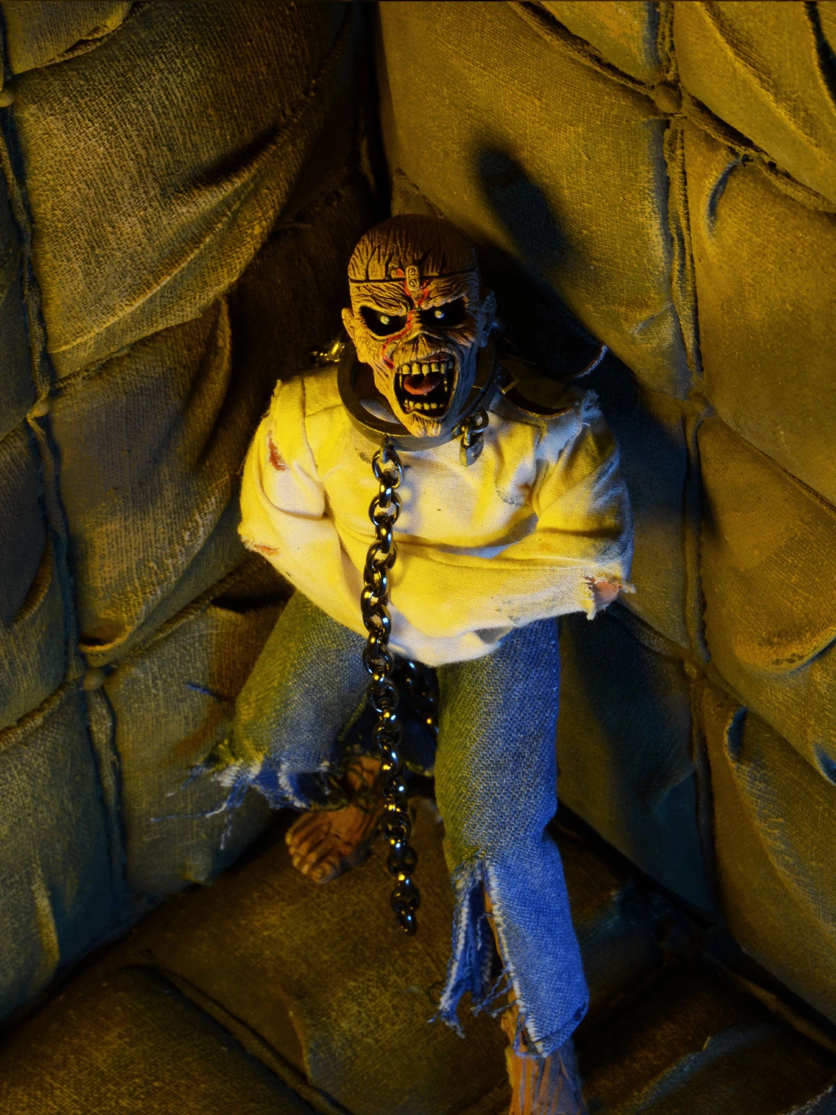 Eddie Piece Of Mind - 8” Clothed Figurine - Iron Maiden - NECA Collectibles 6 Eddie Piece Of Mind - 8” Clothed Figurine - Iron Maiden - NECA Collectibles - Image 4