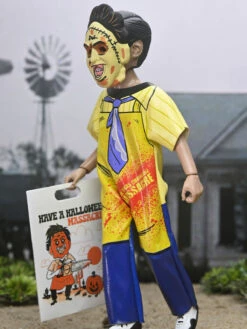 Leatherface - 6" Scale Clothed Figure - Texas Chainsaw Massacre X Ben Cooper - NECA Collectibles -Costumne super center Leatherface 6 Scale Clothed Figure Texas Chainsaw Massacre x Ben Cooper NECA Collectibles NECA Action Figures 3