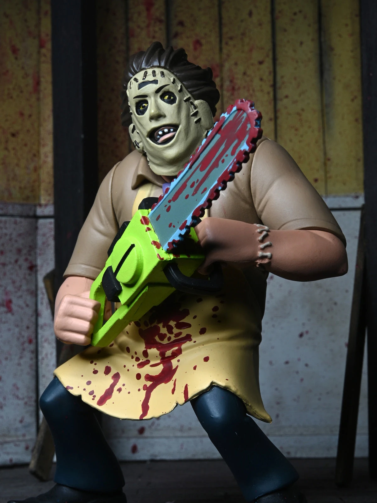 Leatherface (Bloody) 50th Anniversary Toony Terrors - 6" Scale Action Figure - Texas Chainsaw Massacre - NECA Collectibles 4 Leatherface (Bloody) 50th Anniversary Toony Terrors - 6" Scale Action Figure - Texas Chainsaw Massacre - NECA Collectibles - Image 2