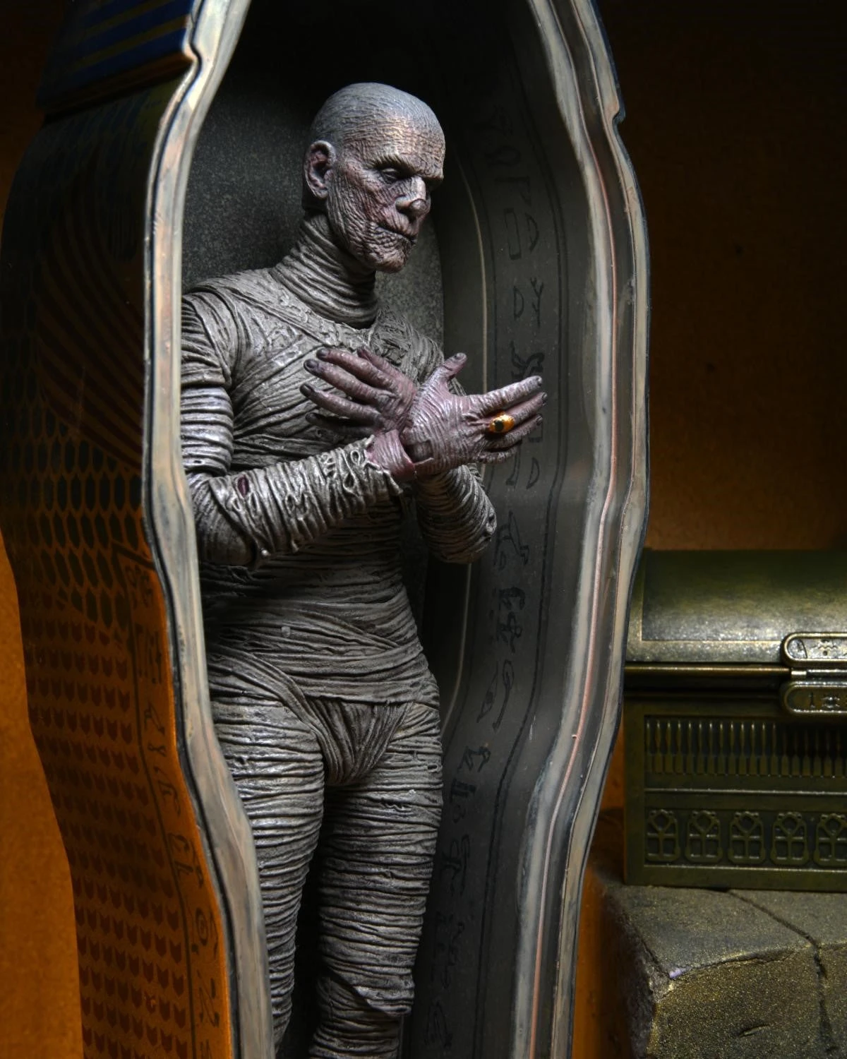 The Mummy Accessory Pack - Universal Monsters - NECA Collectibles 7 The Mummy Accessory Pack - Universal Monsters - NECA Collectibles - Image 5