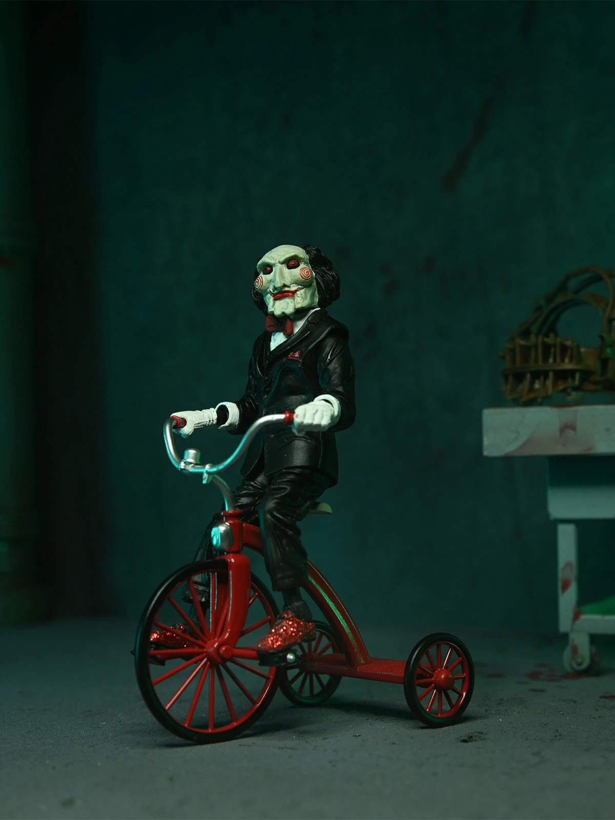 Ultimate Jigsaw Killer Red Robe - 7" Scale Action Figure - Saw - NECA Collectibles 5 Ultimate Jigsaw Killer Red Robe - 7" Scale Action Figure - Saw - NECA Collectibles - Image 3