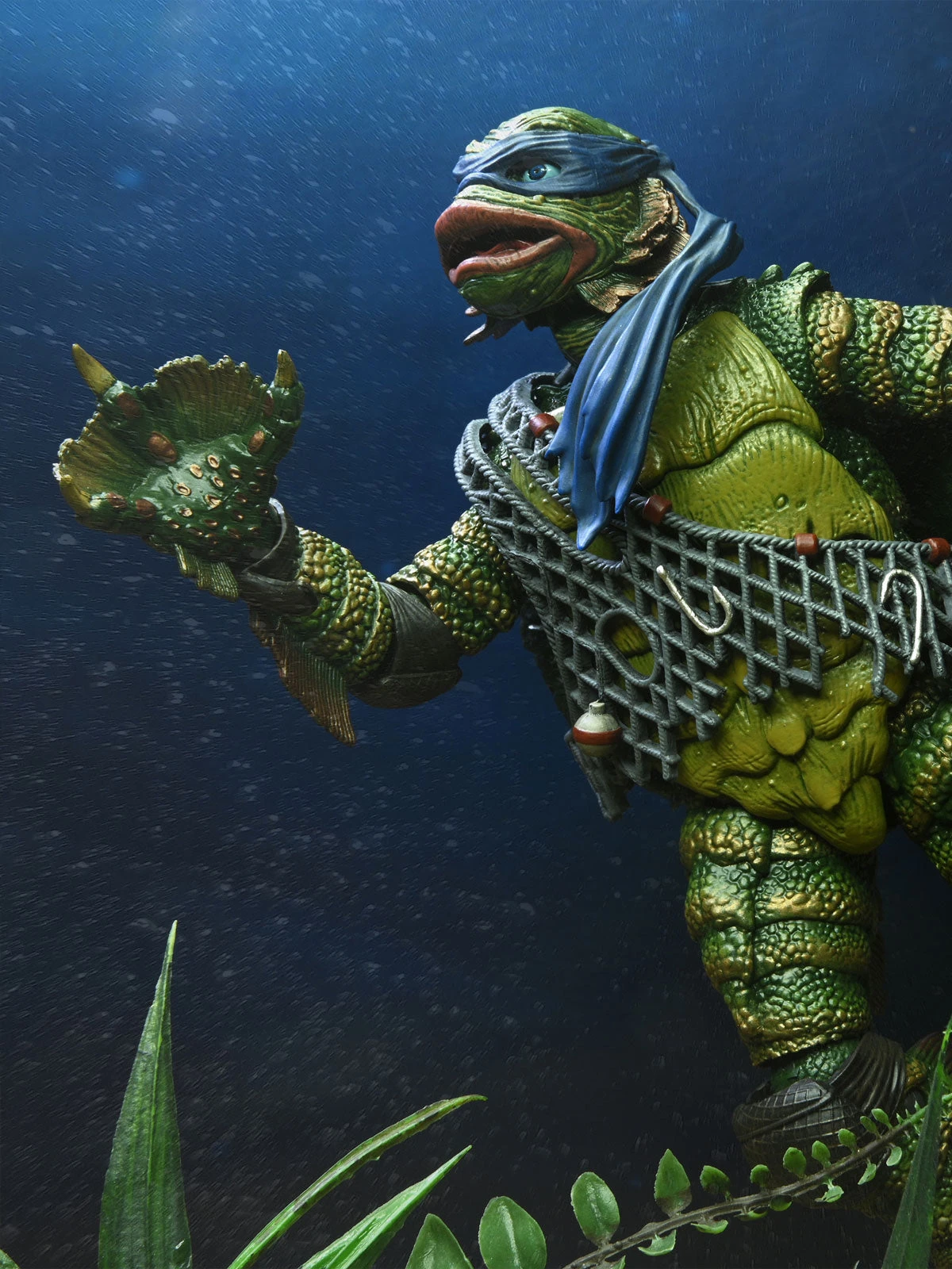 Ultimate Leonardo As The Creature From The Black Lagoon - 7" Action Figurine - Teenage Mutant Ninja Turtles X Universal Monsters - NECA Collectibles 5 Ultimate Leonardo As The Creature From The Black Lagoon - 7" Action Figurine - Teenage Mutant Ninja Turtles X Universal Monsters - NECA Collectibles - Image 3