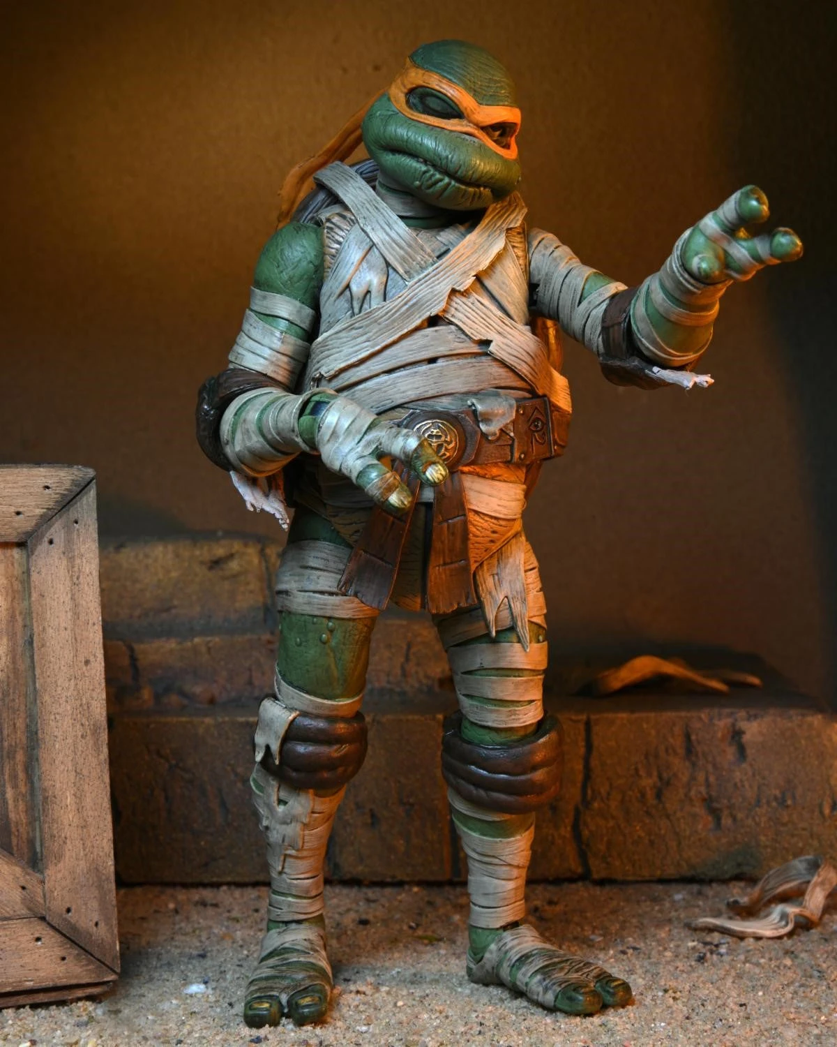 Ultimate Michelangelo As The Mummy - 7" Action Figurine - Teenage Mutant Ninja Turtles X Universal Monsters - NECA Collectibles 4 Ultimate Michelangelo As The Mummy - 7" Action Figurine - Teenage Mutant Ninja Turtles X Universal Monsters - NECA Collectibles - Image 2