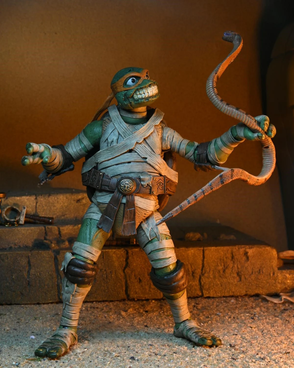 Ultimate Michelangelo As The Mummy - 7" Action Figurine - Teenage Mutant Ninja Turtles X Universal Monsters - NECA Collectibles 6 Ultimate Michelangelo As The Mummy - 7" Action Figurine - Teenage Mutant Ninja Turtles X Universal Monsters - NECA Collectibles - Image 4