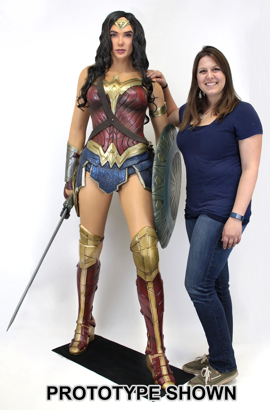 Wonder Woman - Lifesize Foam Replica - DC Comics - NECA Collectibles 4 Wonder Woman - Lifesize Foam Replica - DC Comics - NECA Collectibles - Image 2